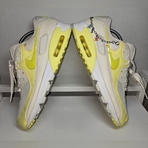 Nike Women's Sneakers in Yellow and Cream